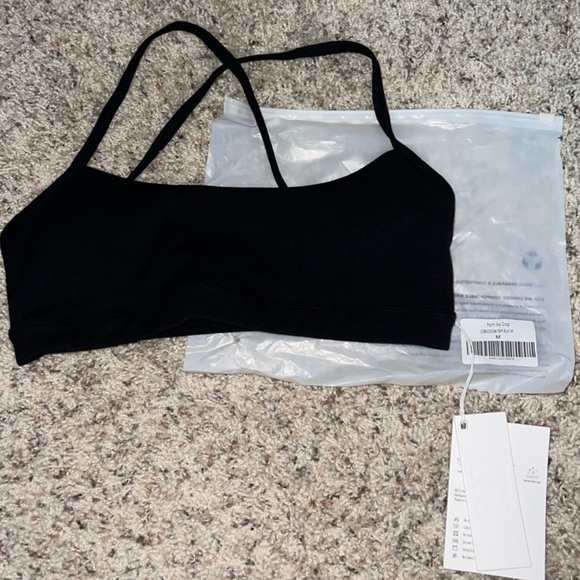 CSB Crop Shop Boutique Form Ivy Crop Sports Bra in Black - Picture 3 of 8
